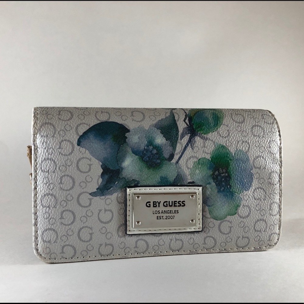 G by Guess Robin Organizer Floral Wallet Clutch